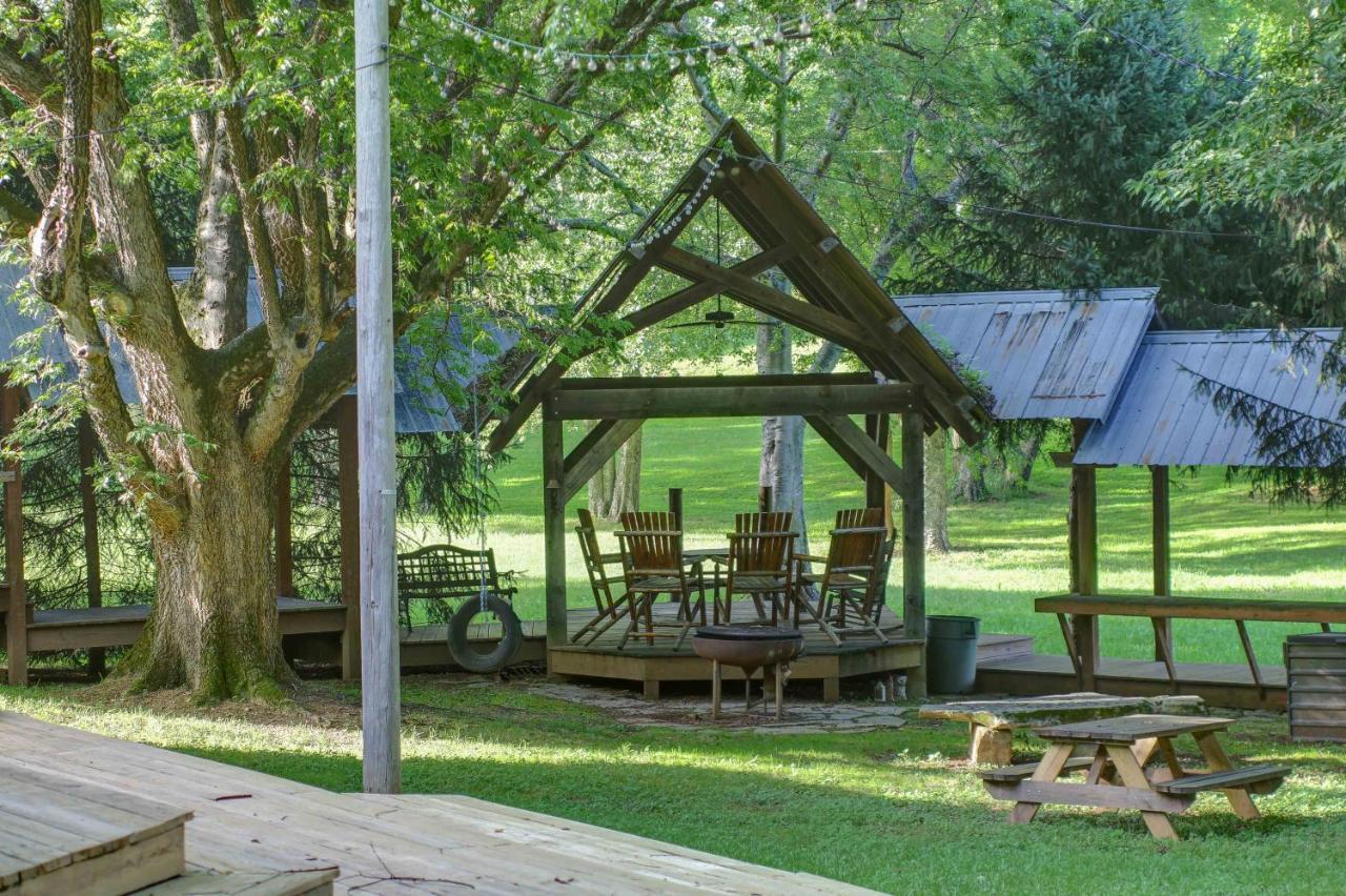 Whimsical Gatehouse At Dark Horse Estate Franklin Exterior foto