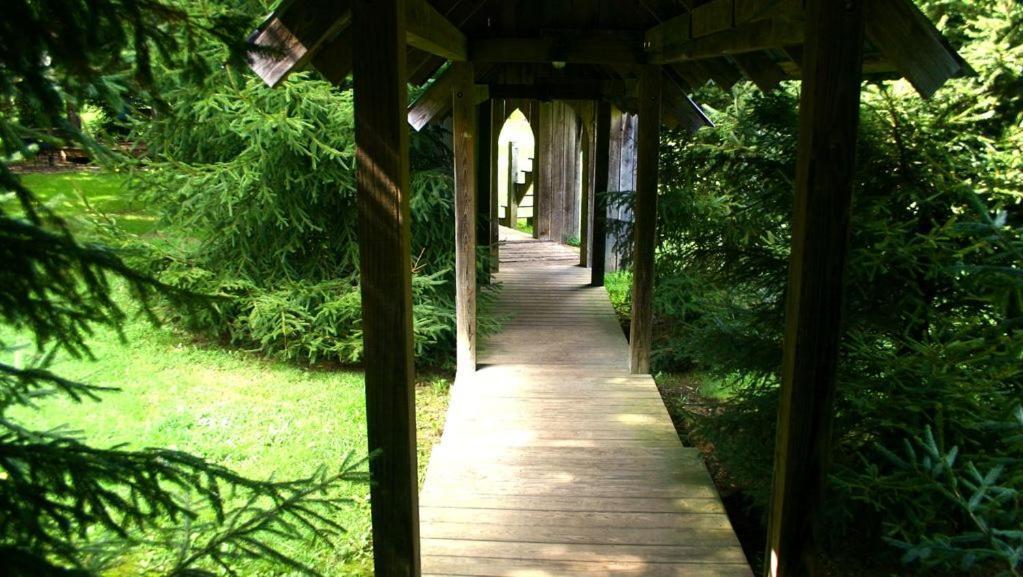 Whimsical Gatehouse At Dark Horse Estate Franklin Exterior foto