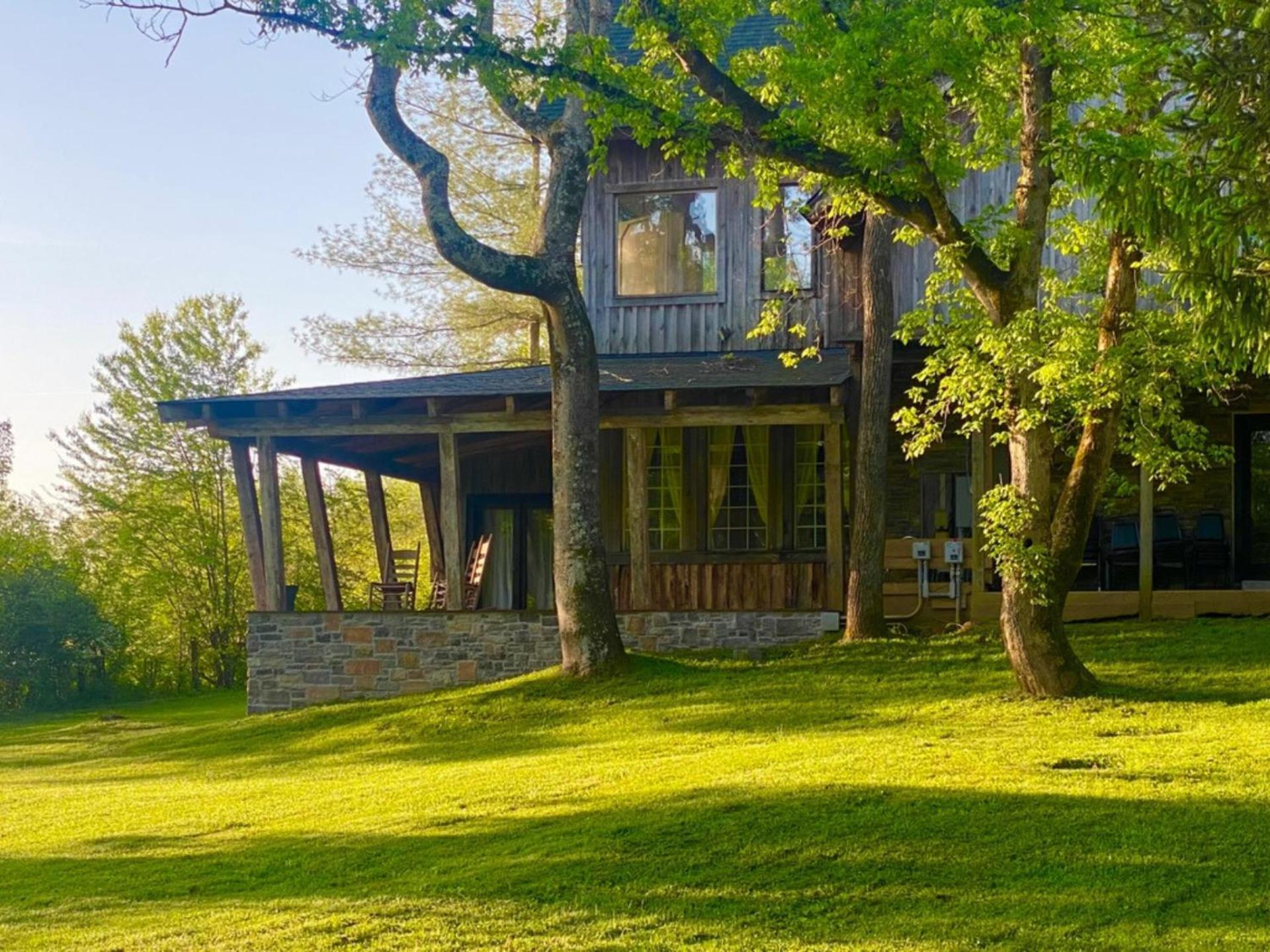 Whimsical Gatehouse At Dark Horse Estate Franklin Exterior foto
